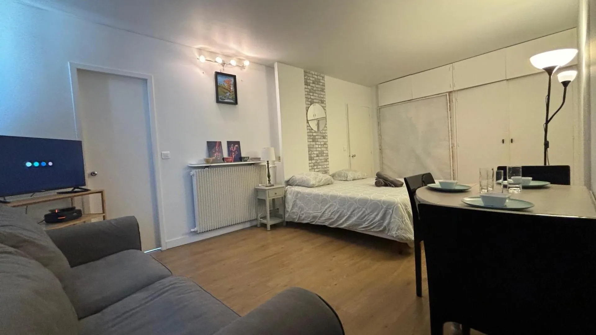 Des Champs Elysees Apartment Paris